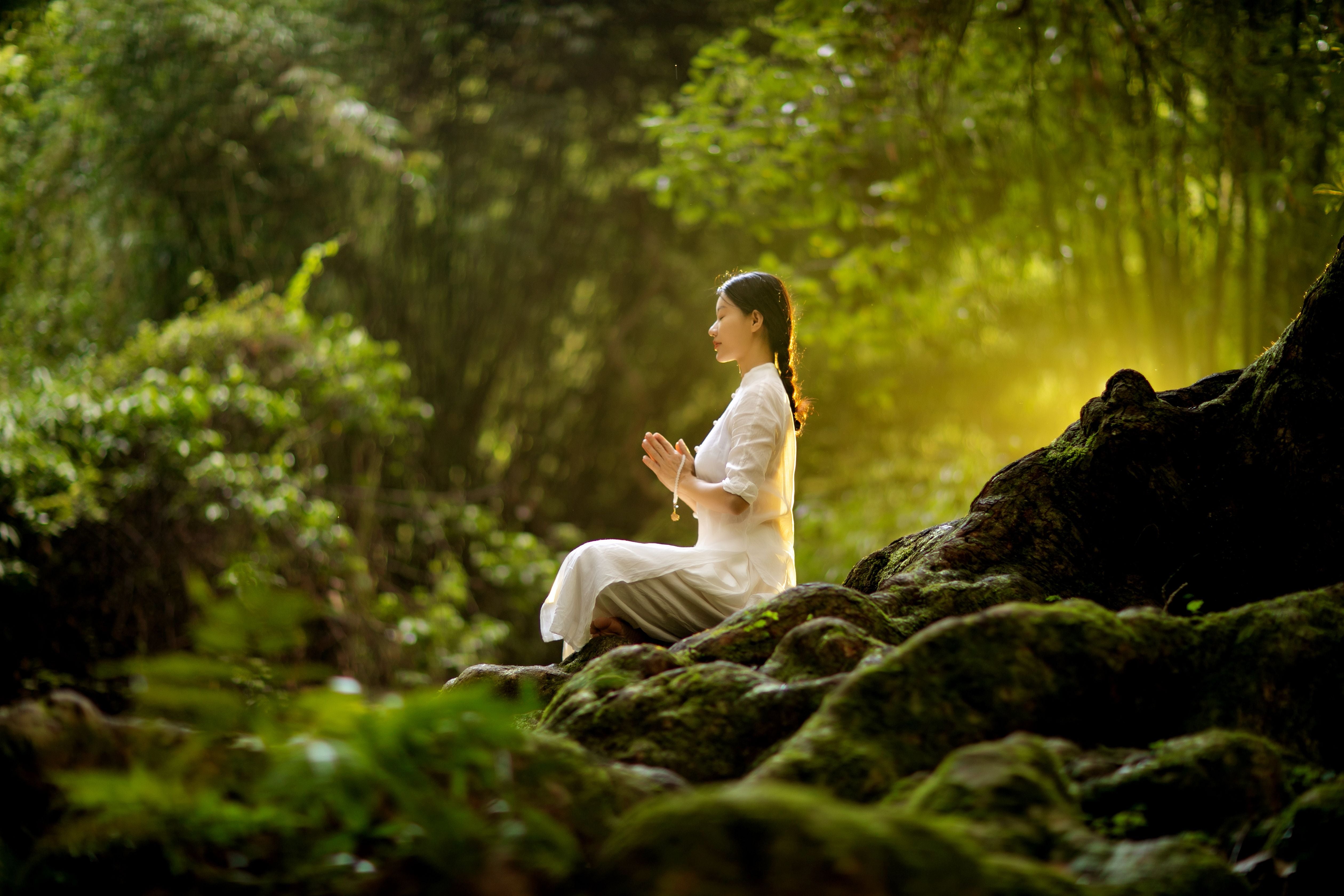 The substrate of consciousness — awareness prior to thought
